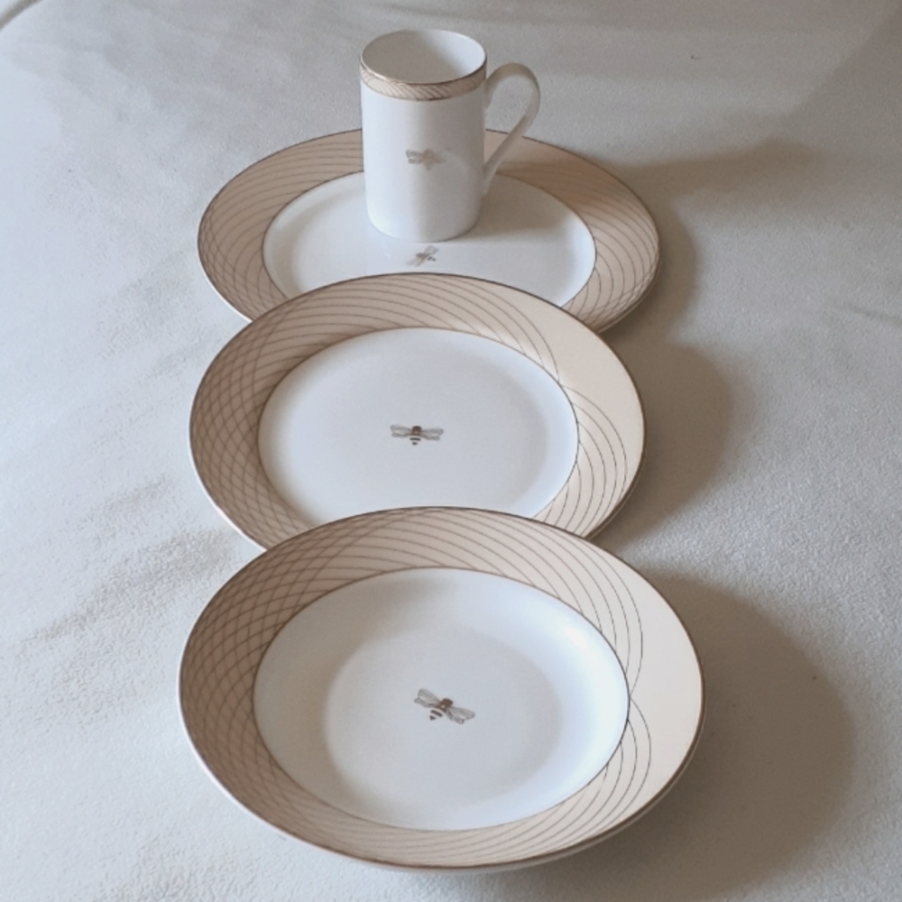 One set - 50th Anniv MaryKay BumbleBee 4pc Di…